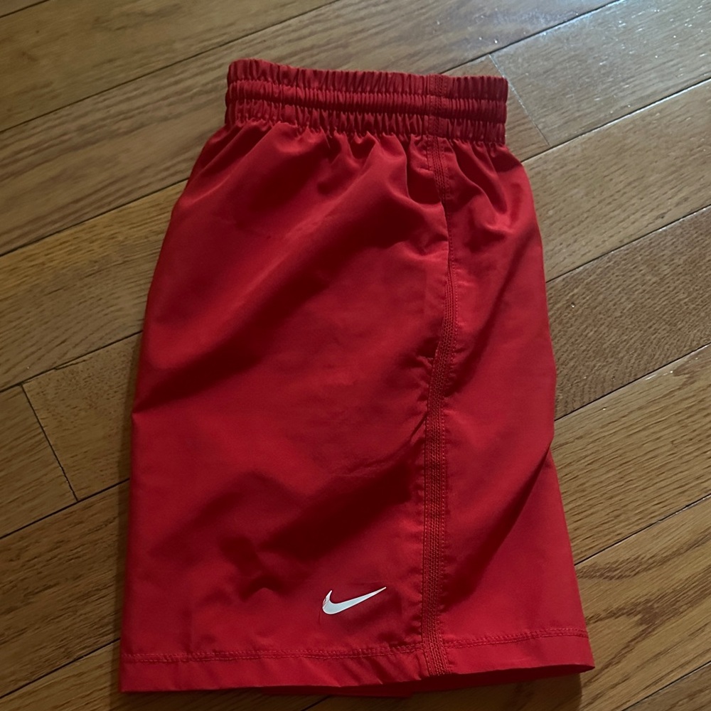 Nike boys medium Dri fit EUC like new Check out other colors